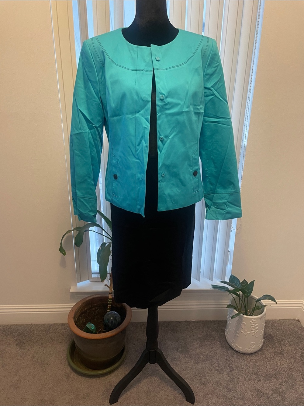 Calvin Klein 2 piece Turquoise Collarless Button Jacket with Skirt